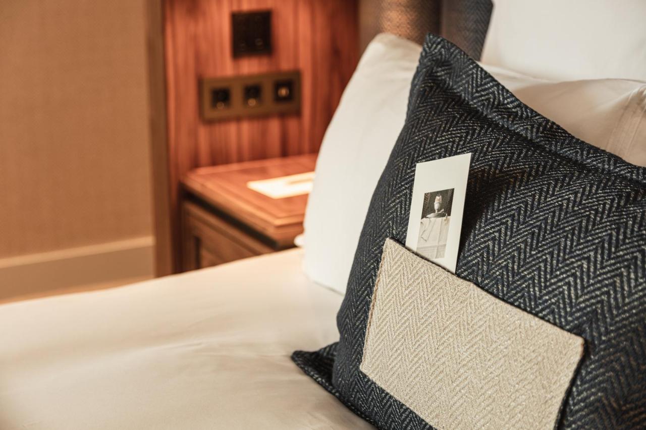 Hotel 717 암스테르담 외부 사진 A pillow menu