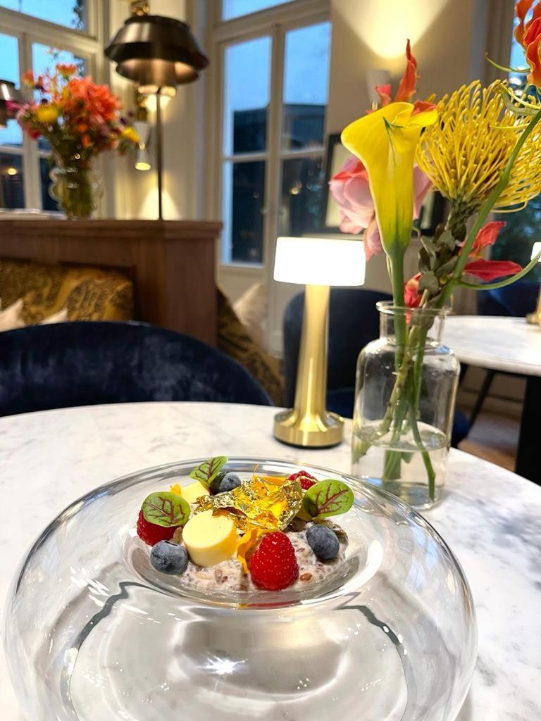 Hotel 717 암스테르담 외부 사진 A fruit salad